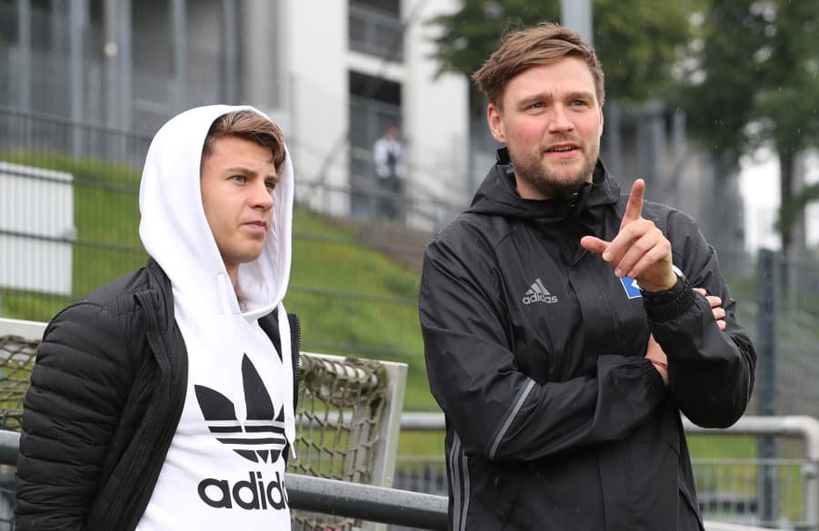 Am Rande des U21-Testspiels gegen Kolding: Frank Weiland (r.) im Gespräch mit Mats Köhlert.