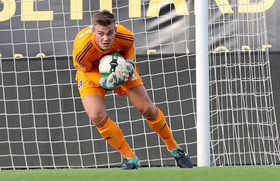 HSV-Keeper Morten Behrens hielt seine Mannschaft mehrfach im Spiel.