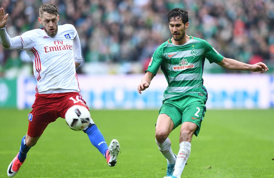 Aaron Hunt battles Bremen’s Garcia.