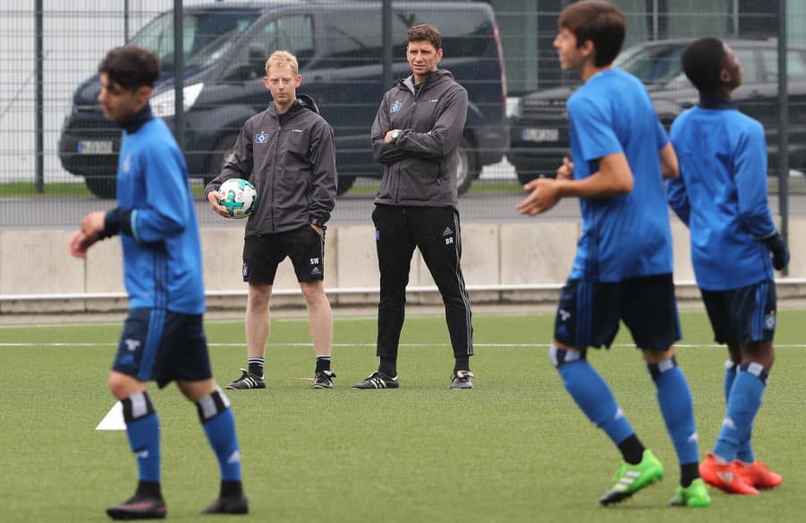 Co-Trainer Steffen Weiß (l.) und U16-Chefoach Bastian Reinhardt.