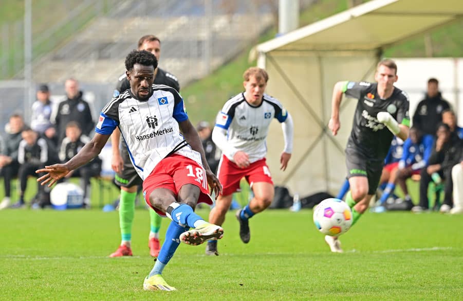 Sicher verwandelt: Bakery Jatta erzielte per Strafstoß den 2:1-Endstand.