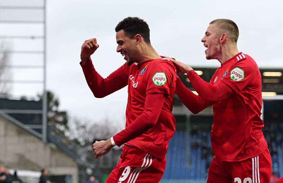 Freistoß Muheim, Kopfball Glatzel - so erzielten die Hamburger in Darmstadt das zwischenzeitliche 2:0.