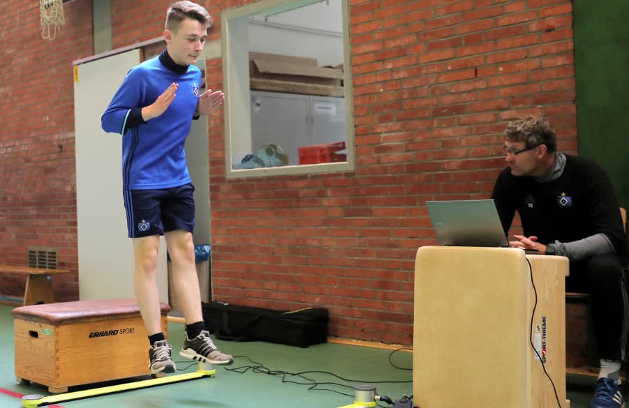 Hol alles raus! Arlind Rexhepi (l.) beim Sprungtest.