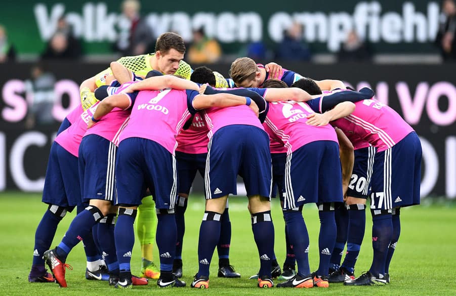 HSV huddle before kick off at the sold out VW Arena.