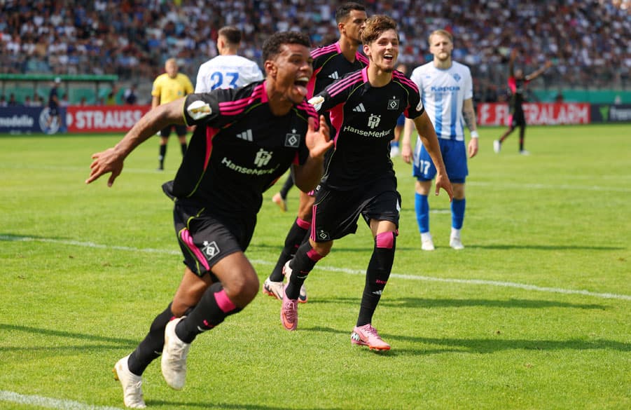 In der Verlängerung schlug Ransford Königsdörffer zu: Sein Kopfball zum 2:1 bedeutete für den HSV den Sieg und das Weiterkommen im DFB-Pokal.