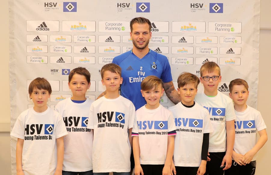 Einen prominenten Zaungast hatte die Pressekonferenz zu den Young Talents Days: Dennis Diekmeier.