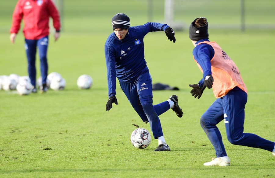 Christoph Moritz im Training beim Dribbling.