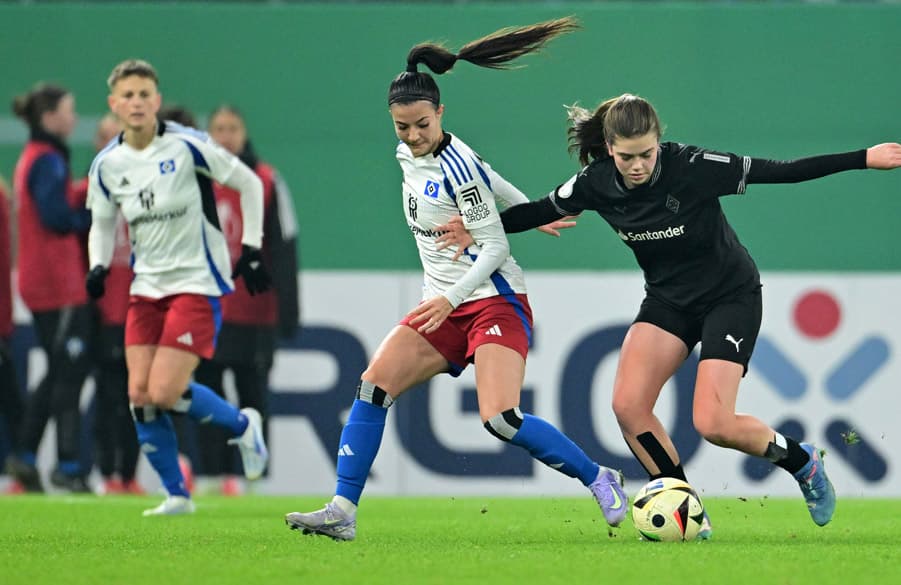 Schenkten sich auf dem Feld nichts: HSV-Spielerin Vildan Kardesler und VfL-Akteurin Kiki Scholten.