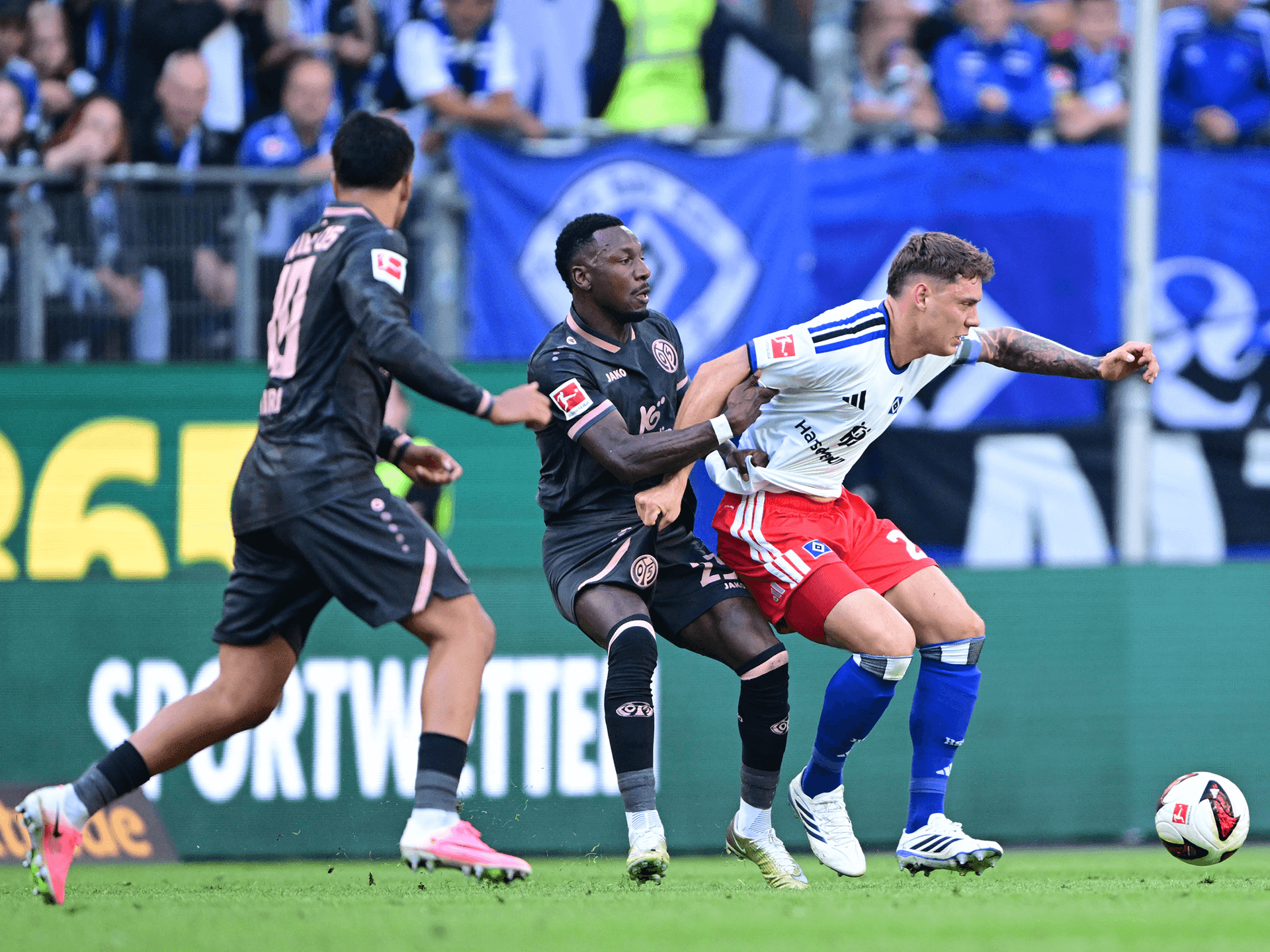 Remberg im Duell mit Becker (Mainz 05)
