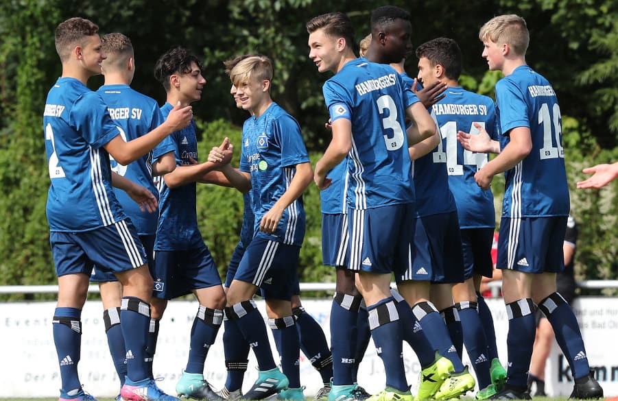 U16 bejubelt im neuen Gewand die Treffer gegen Eichede.