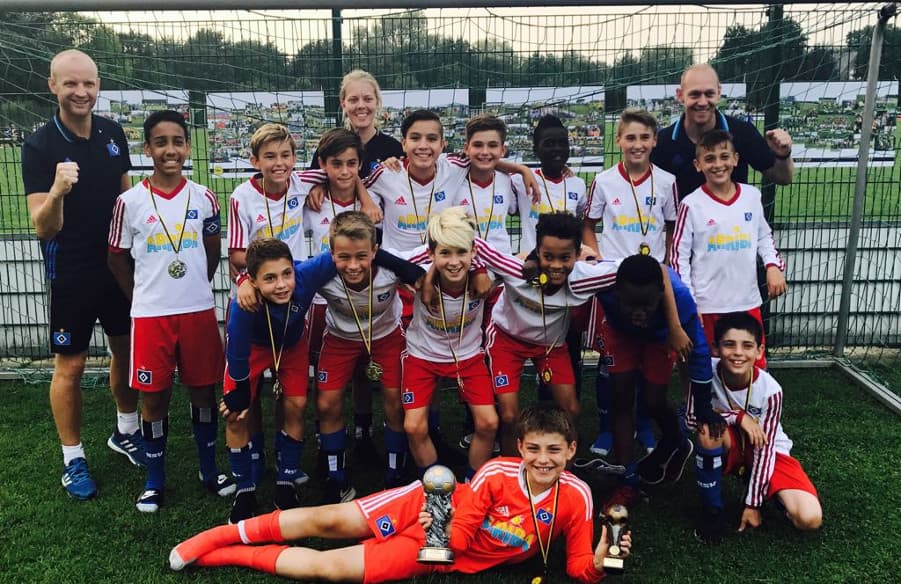 So wird ein dritter Platz gefeiert: die U12 nach dem Turnier in Bokel.