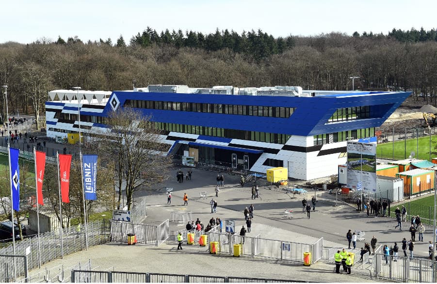 Die Alexander-Otto-Akademie aus Stadionsicht.