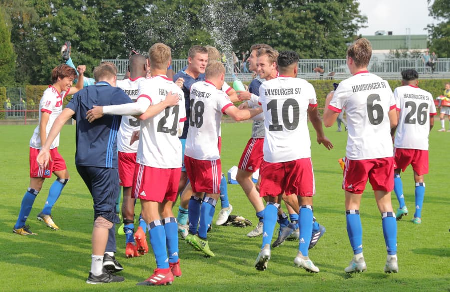 Nach der Partie gab es mit den HSV-Anhängern ein Uffta-Uffta-Tätärä.