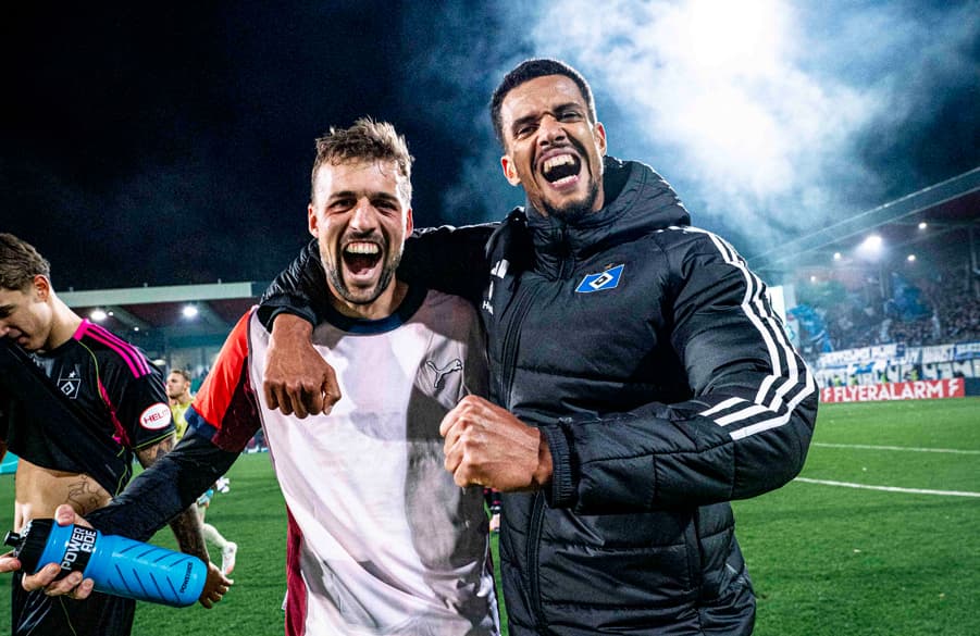 Jonas Meffert and Robert Glatzel celebrate together after the 1-0 win in Heidenheim.