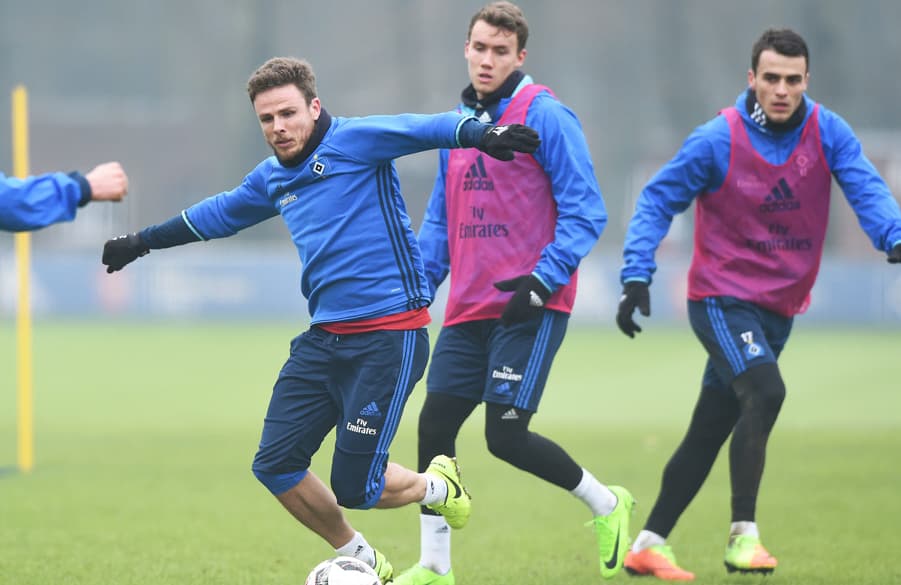 Nicolai Müller tackles during training.