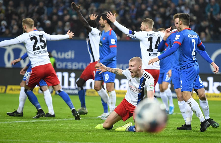 Was der HSV auch versuchte, es klappte an diesem Abend nicht - der Ball wollte nicht rein.
