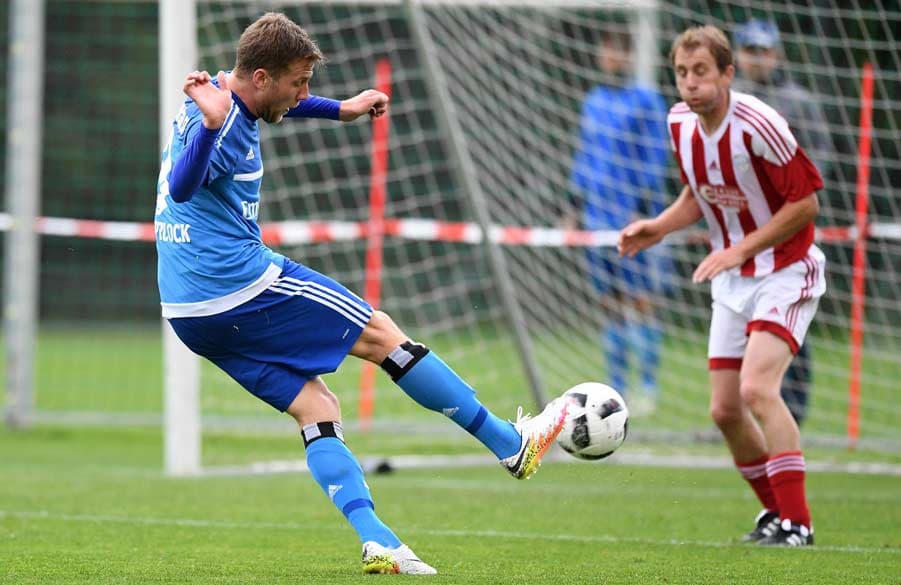 Sven Schipplock erzielt eines seiner sieben Tore.