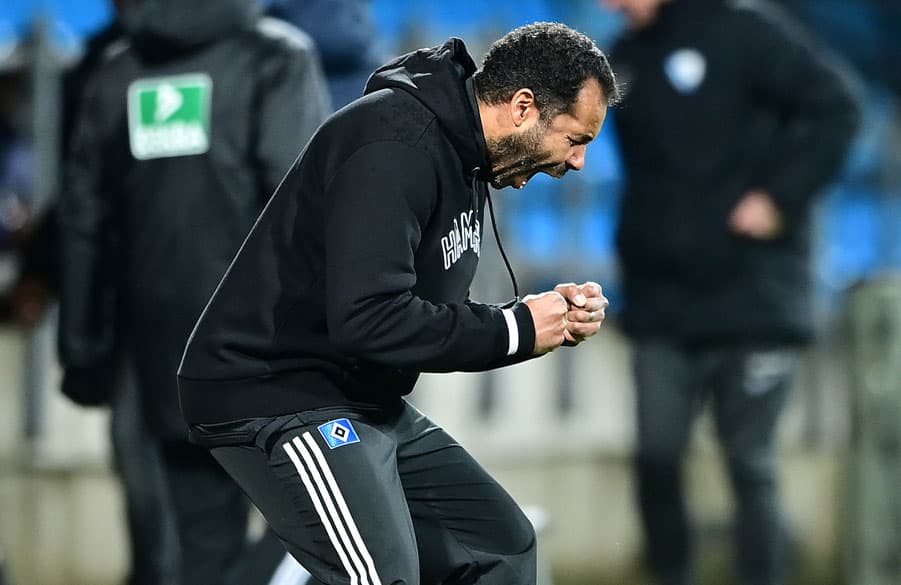 Stellte gemeinsam mit seinem Team die Weichen auf Sieg und jubelte voller Leidenschaft mit: HSV-Trainer Daniel Thioune.