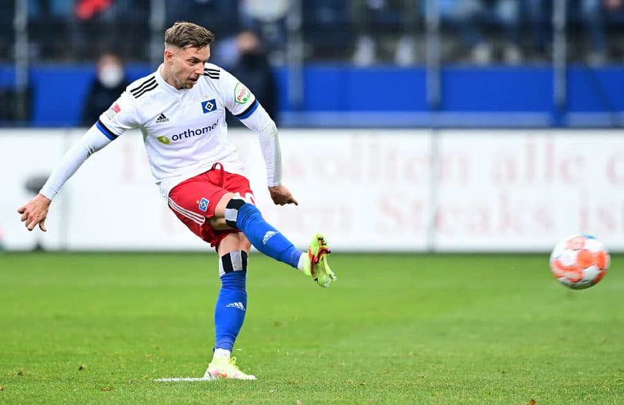 Die Entscheidung: Sonny Kittel trifft per Strafstoß zum 3:1 und krönt damit seine herausragende Leistung.