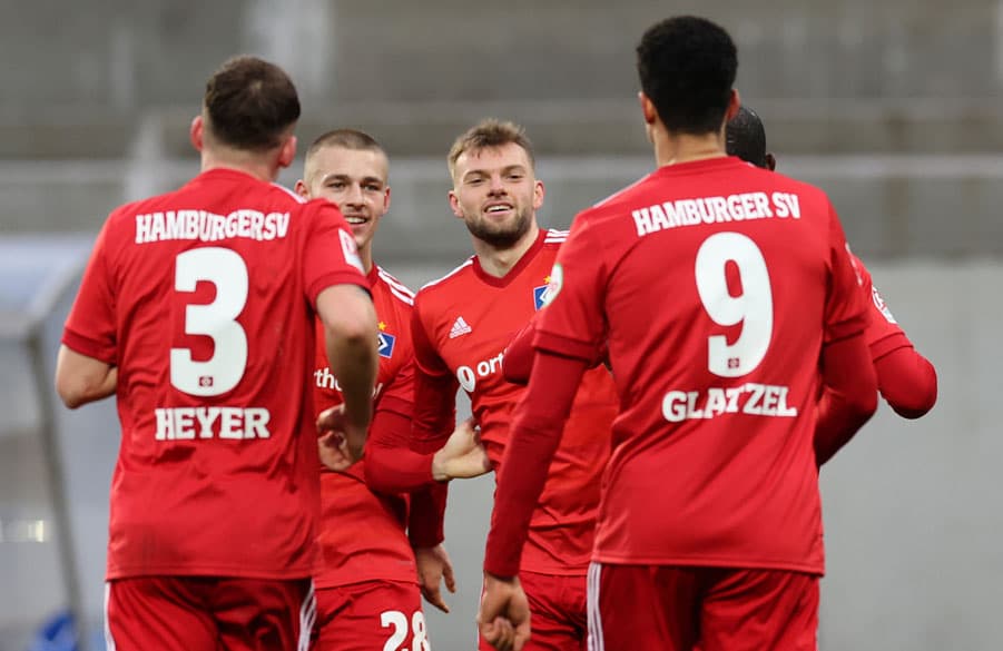 Allen Grund zur Freude: Die Torschützen Robert Glatzel und Manuel Wintzheimer nach dem 5:0-Kantersieg beim Tabellenführer.