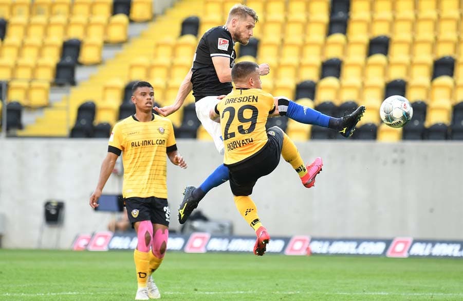 Aaron Hunt glänzte in Dresden nicht nur als Spielgestalter, sondern in den entscheidenden Situationen auch als Retter im eigenen Strafraum.