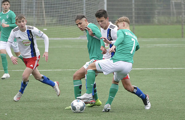 Zugestellt: Die U17 konnte sich in Bremen nicht entscheidend durchsetzen. Zugestellt: Die U17 konnte sich in Bremen nicht entscheidend durchsetzen.