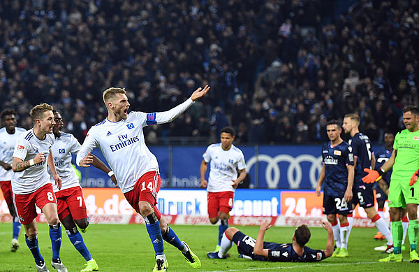 Aaron Hunt bejubelt seinen Treffer gegen Union Berlin. 