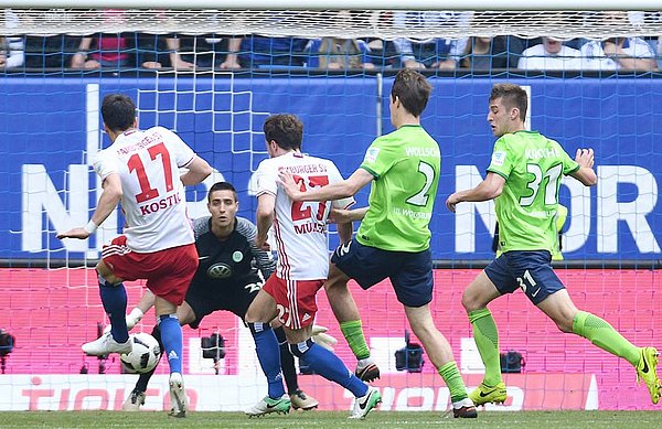 Das so wichtige 1:1 - Filip Kostic setzte in der 32. Minute den Startschuss für das gedrehte Finale gegen die Wölfe.