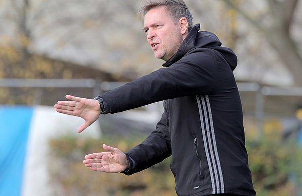 Hatte gegen die Emsländer viel zu coachen: U21-Trainer Dirk Kunert.