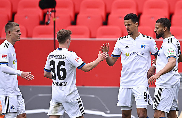 Anfang der Woche noch krank, am Sonnabend wieder als Torschütze am Start: HSV-Toptorjäger Robert Glatzel traf per Kopf zum 3.0.