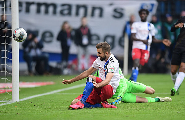 Lukas Hinterseer scored HSV's 45th of the season against Karlsruhe, overtaking the amount of times the Rothosen found the net in the whole of last season.