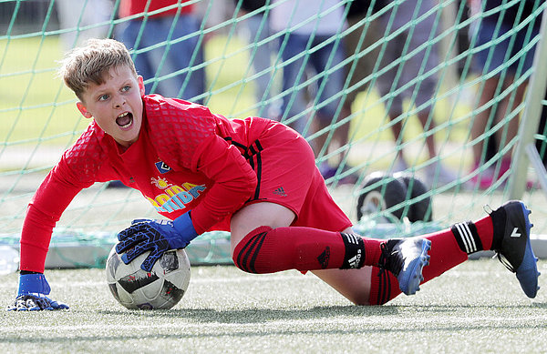 Wehrte im U13-Finale einen Neunmeter ab: Sebastian Majewski. Wehrte im U13-Finale einen Neunmeter ab: Sebastian Majewski.