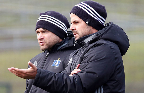 Hatten während der Partie Redebedarf: Coach Daniel Petrowsky (r.) und sein Co-Trainer Tobias Kurbjuweit.