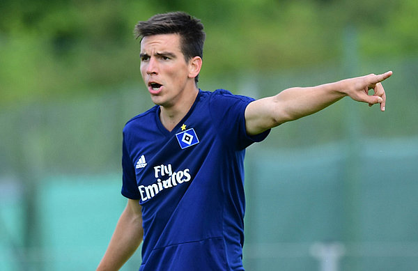 Moritz will vorangehen, dabei aber den Spaß an der Sache nicht verlieren. Christoph Moritz zeigt im Training mit dem Finger in eine Richtung.