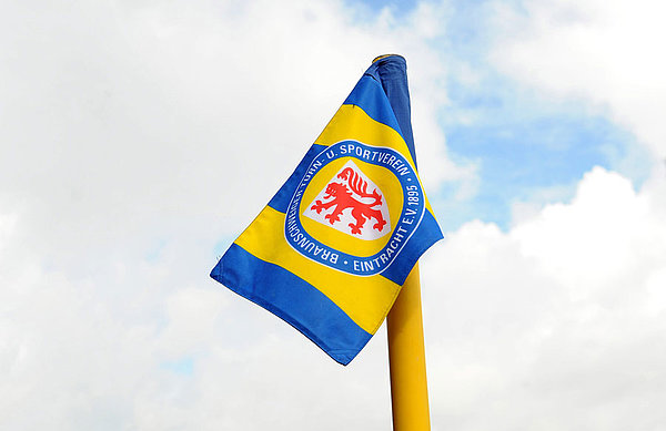 Hochkarätiger Gegner: Die U21 tritt am Donnerstag in Braunschweig an. Tickets sind für alle Fans ab Dienstagmittag verfügbar. Hochkarätiger Gegner: Die U21 tritt am Donnerstag in Braunschweig an. Tickets sind für alle Fans ab Dienstagmittag verfügbar.
