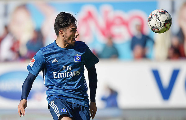 Berkay Özcan erzielt das 1:1 für den HSV. 