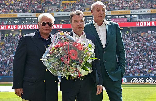 Heribert Bruchhagen wird in der Commerzbank Arena von Aufsichtsratsvorsitzenden Wolfgang Steubing und Präsident Peter Fischer verabschiedet.