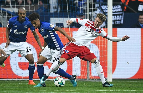 Fiete Arp almost scored the equaliser for HSV, poking the ball narrowly wide.
