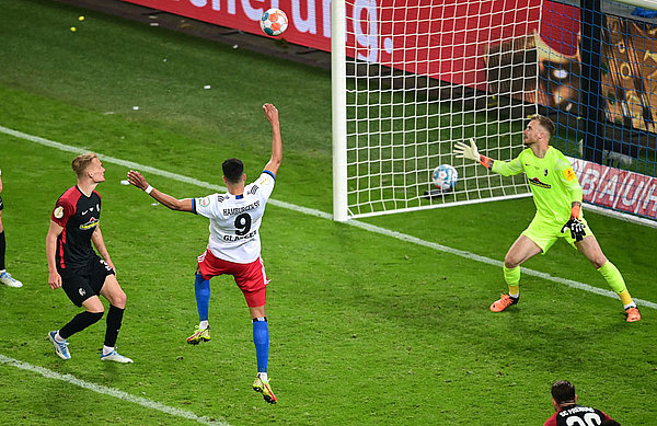 Der späte, aber verdiente Lohn für eine starke Leistung: Robert Glatzel erzielt per Kopf das 1:3.