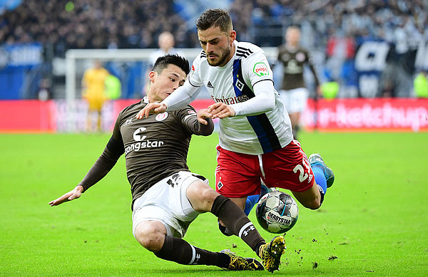 The ever-reliable Tim Leibold had an off day and was kept in check by St. Pauli's Ryo Mayaichi.