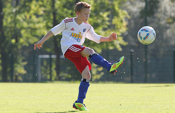 Der kleine Marco Drawz in der U13 des HSV. Der kleine Marco Drawz in der U13 des HSV.