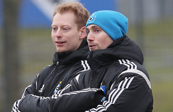 U15-Coach Florian Wolff (r.) und sein Co-Trainer Steffen Weiß lassen ihr Team gegen die Kickers Offenbach ran. U15-Coach Florian Wolff (r.) und sein Co-Trainer Steffen Weiß.
