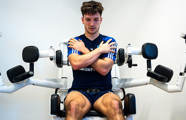 Durchlief als einer der ersten HSV-Profis den heutigen Kader-Check: Außenverteidiger Noah Katterbach. Durchlief als einer der ersten HSV-Profis den heutigen Kader-Check: Außenverteidiger Noah Katterbach.