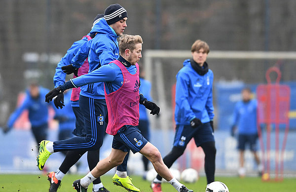 Lewis Holtby und Filip Kostic im Training.