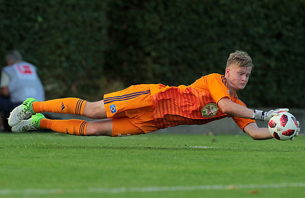 War in seinem ersten Regionalliga-Spiel ein sicherer Rückhalt: Jakob Golz. War in seinem ersten Regionalliga-Spiel ein sicherer Rückhalt: Jakob Golz.