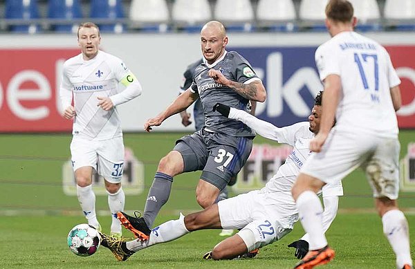 The first half was characterised by strong challenges and misplaced passes from both teams.