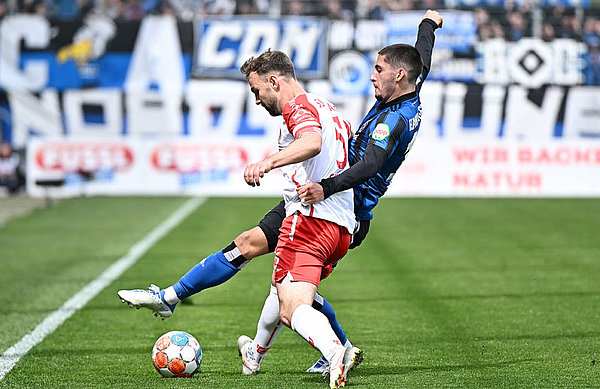 Die HSV-Fans standen Reis & Co. in Regensburg lautstark zur Seite und unterstützten die Mannschaft bis zur letzten Minute.