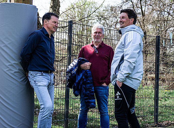 Training im Volkspark mit Zaungast Frank Rost