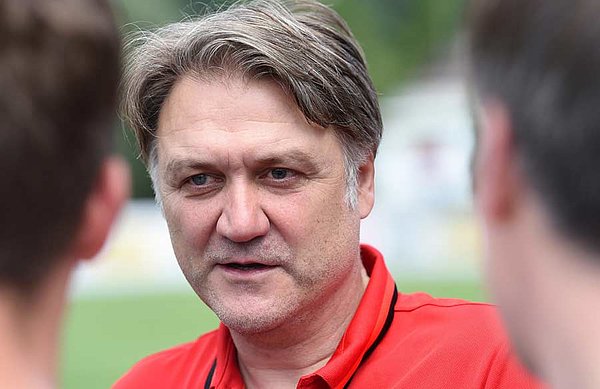 Dietmar Beiersdorfer in discussion.