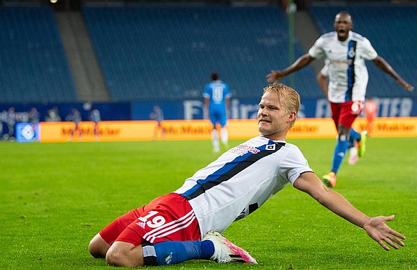 Kann laut Dieter Hecking ein entscheidender Baustein im Kampf um den Aufstieg sein: Joel Pohjanpalo. Der Finne erzielte in zwölf Spielen acht Tore. Pohjanpalo jubelt.